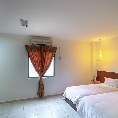 Newbridge Hotel Малакка Экстерьер фото